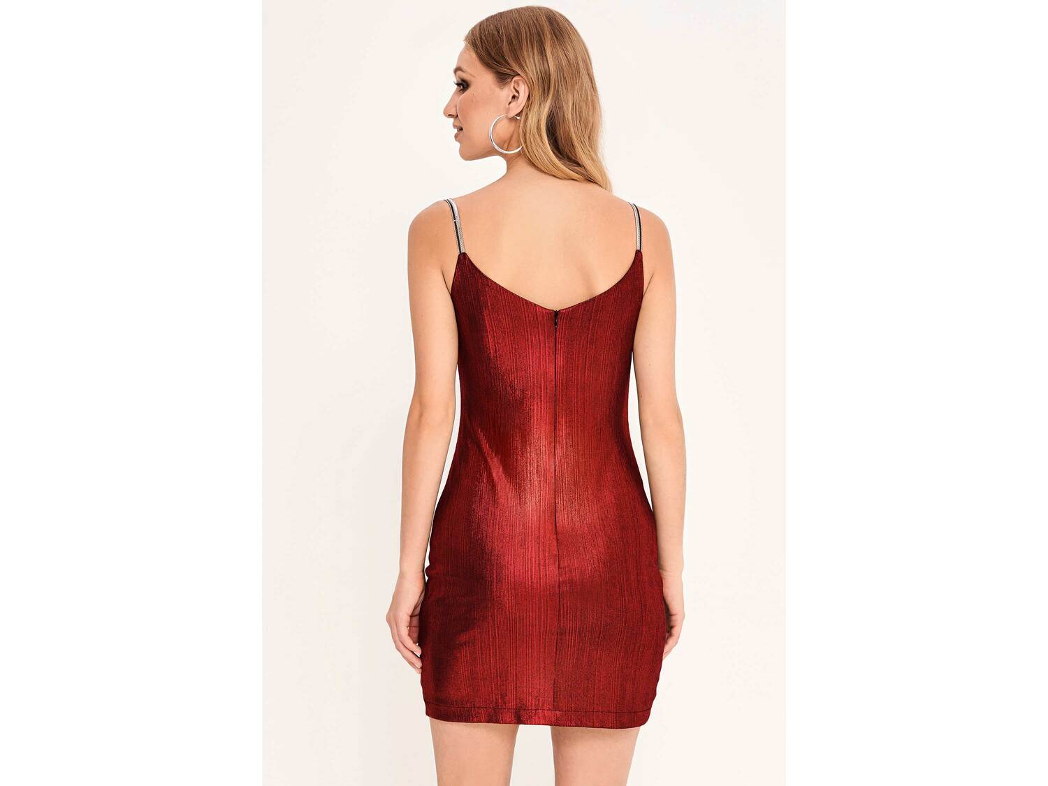 Sukienka Selena , cena 89,00 PLN 
- rozmiary: M
- z błyszczącej tkaniny z cekinowymi ...
