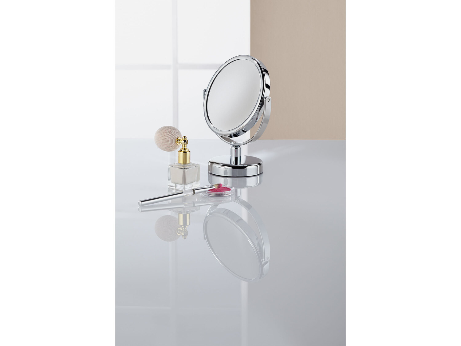Lusterko kosmetyczne Miomare, cena 24,99 PLN 
- możliwość obrotu o 360°
- ...