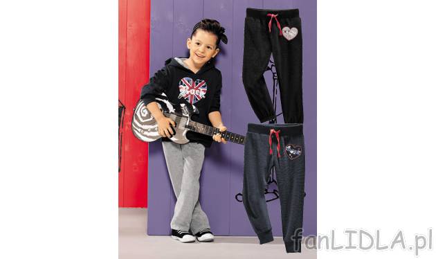 Dziewczęce spodnie z weluru, cena 21,99PLN
- z modnymi naszywkami
- materiał: ...