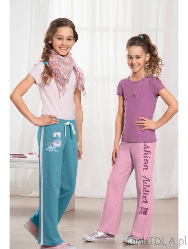Dziewczęce spodnie dresowe cena 24,99PLN
- z miękkiej, przylegającej tkaniny ...