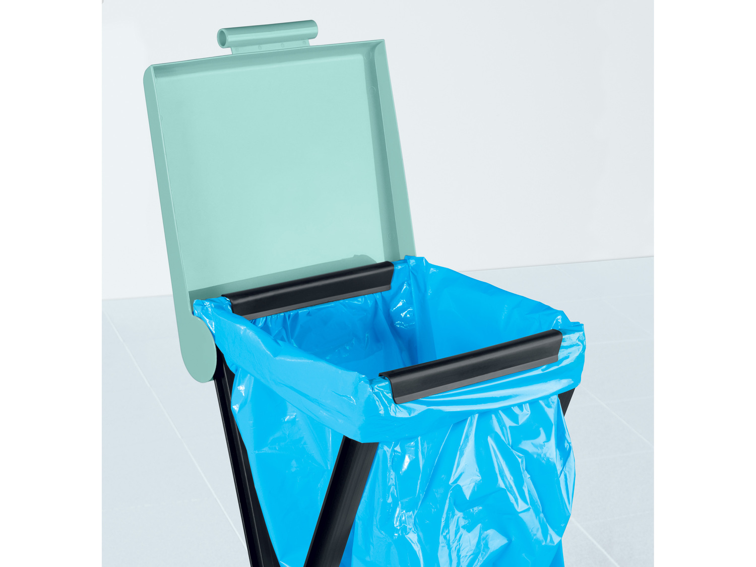 Składany stojak na worki na śmieci , cena 49,99 PLN 
3 kolory 
- na worki o ...