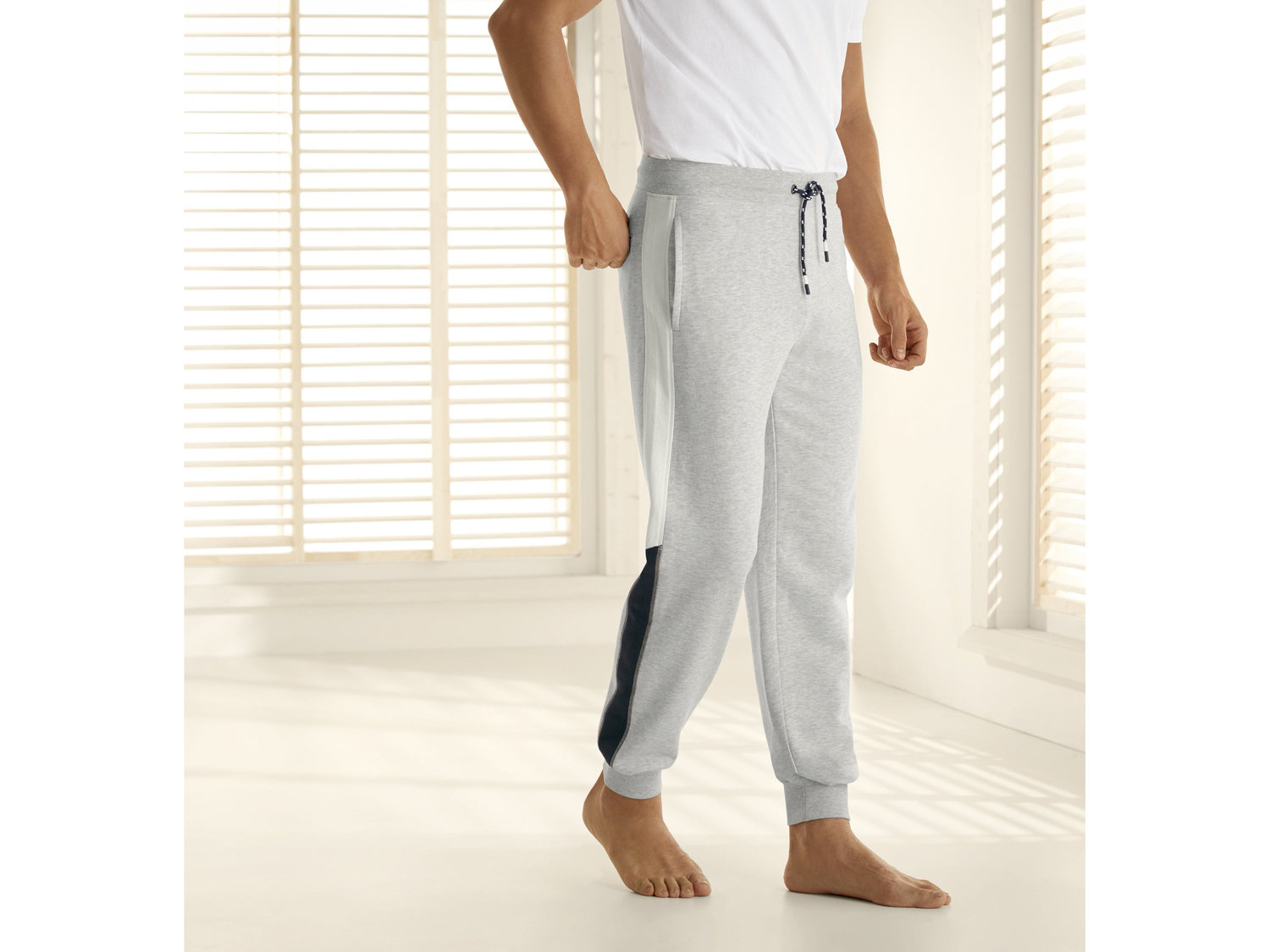 Spodnie dresowe Livergy, cena 39,99 PLN 
- rozmiary: M-XL
- wygodne ściągacze
- ...
