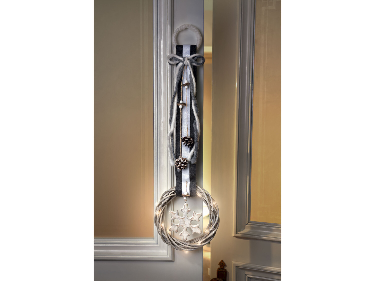 Wieniec LED na drzwi Melinera, cena 29,99 PLN 
- dekoracyjnymi elementami z filcu ...