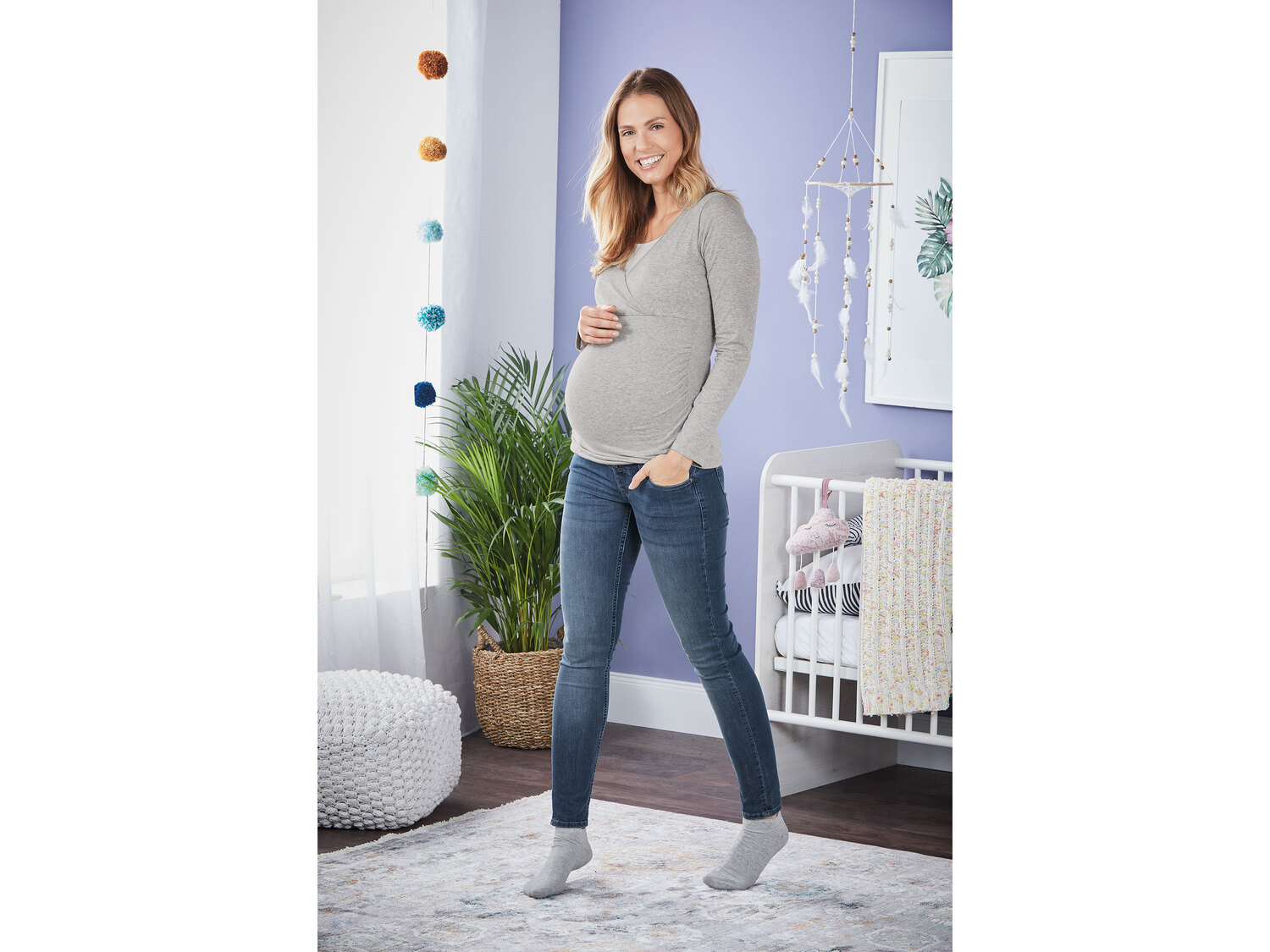 Jeansy ciążowe Esmara, cena 49,99 PLN 
- 86% bawełny, 12% poliestru, 2% elastanu ...