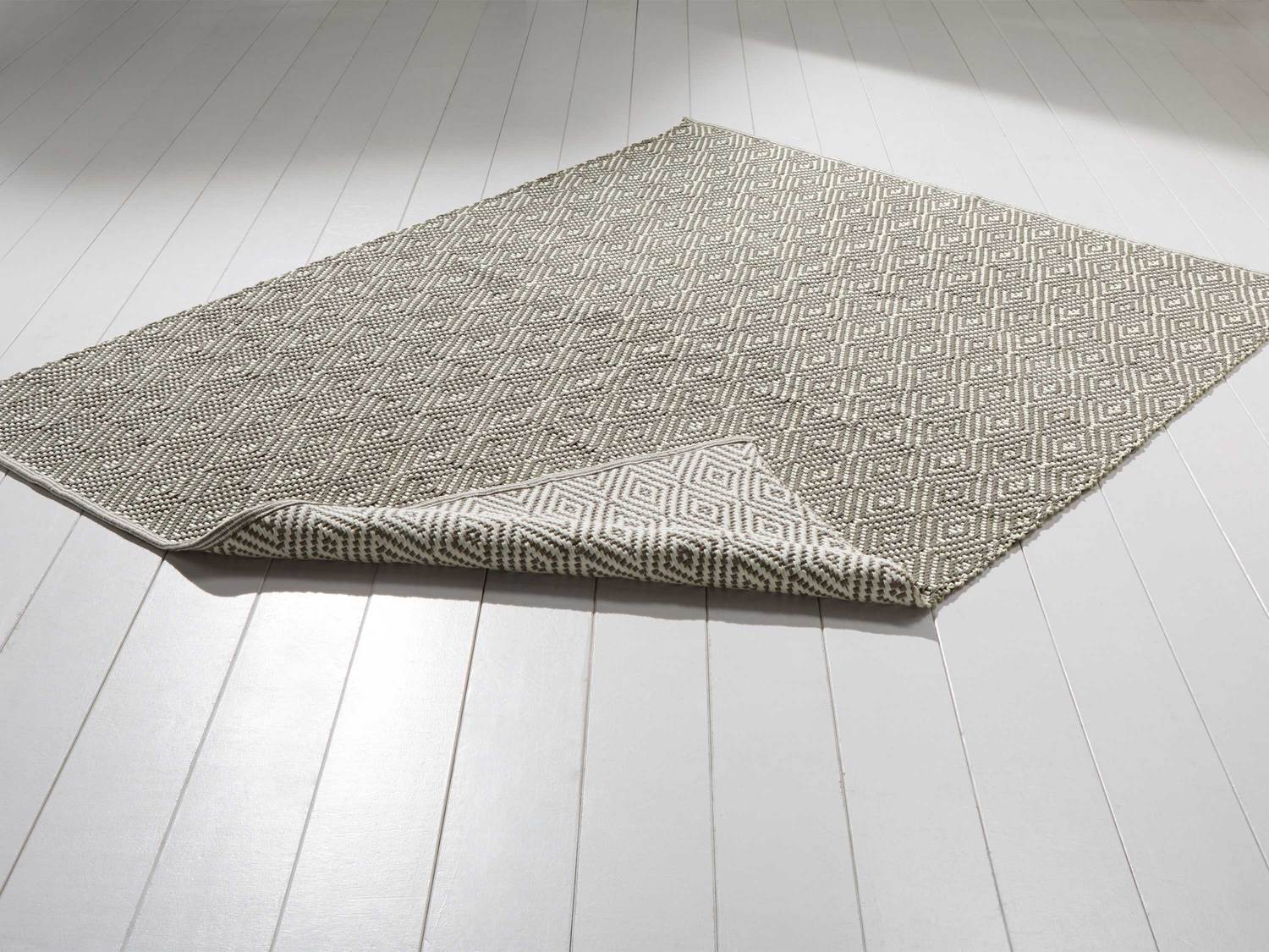 Dwustronny dywan Meradiso, cena 74,90 PLN  
-  100% bawełny
150 x 200 cm