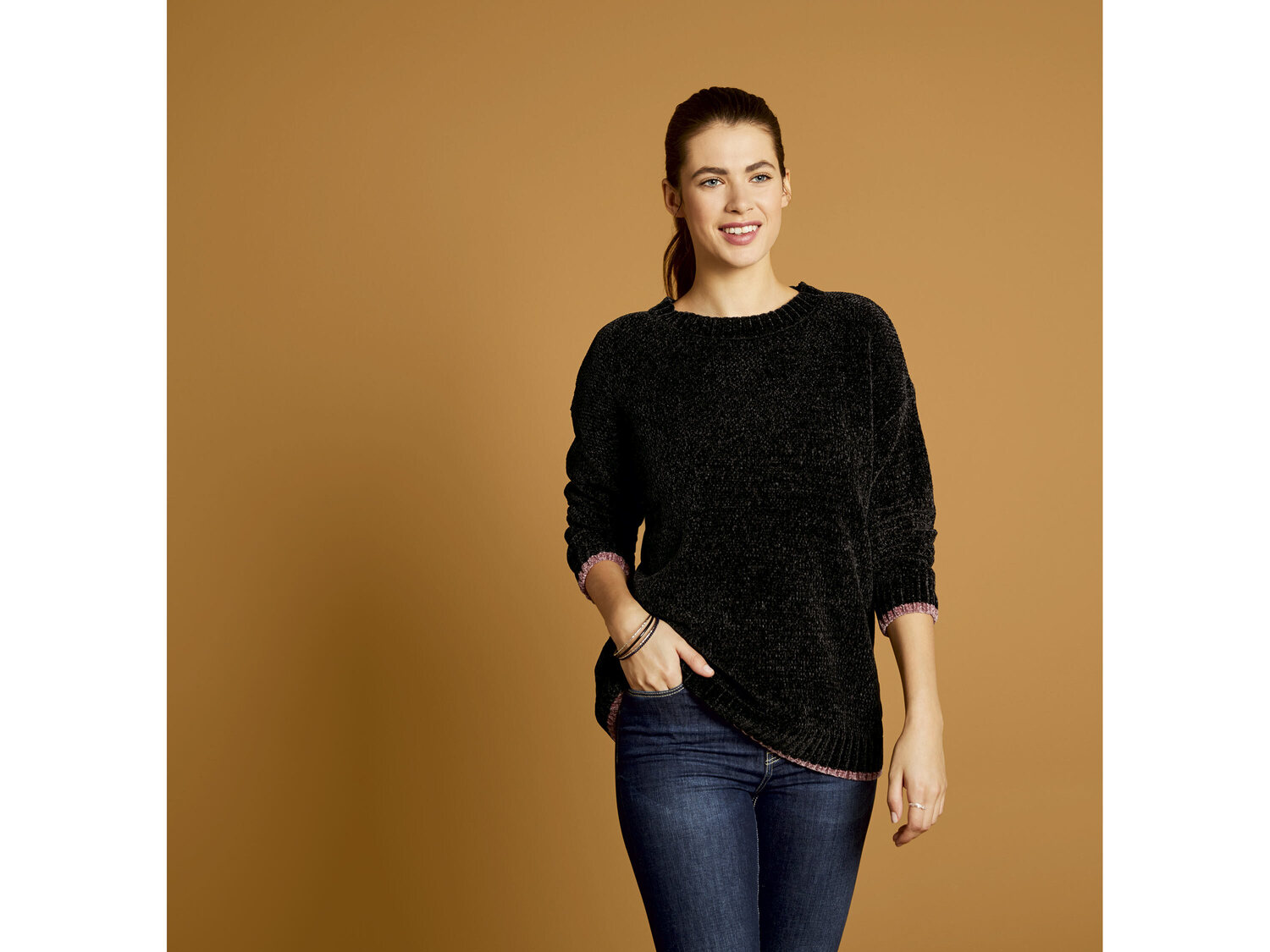 Sweter z szenili Esmara, cena 39,99 PLN 
- rozmiary: XS-L
- modny, gruby splot
- ...