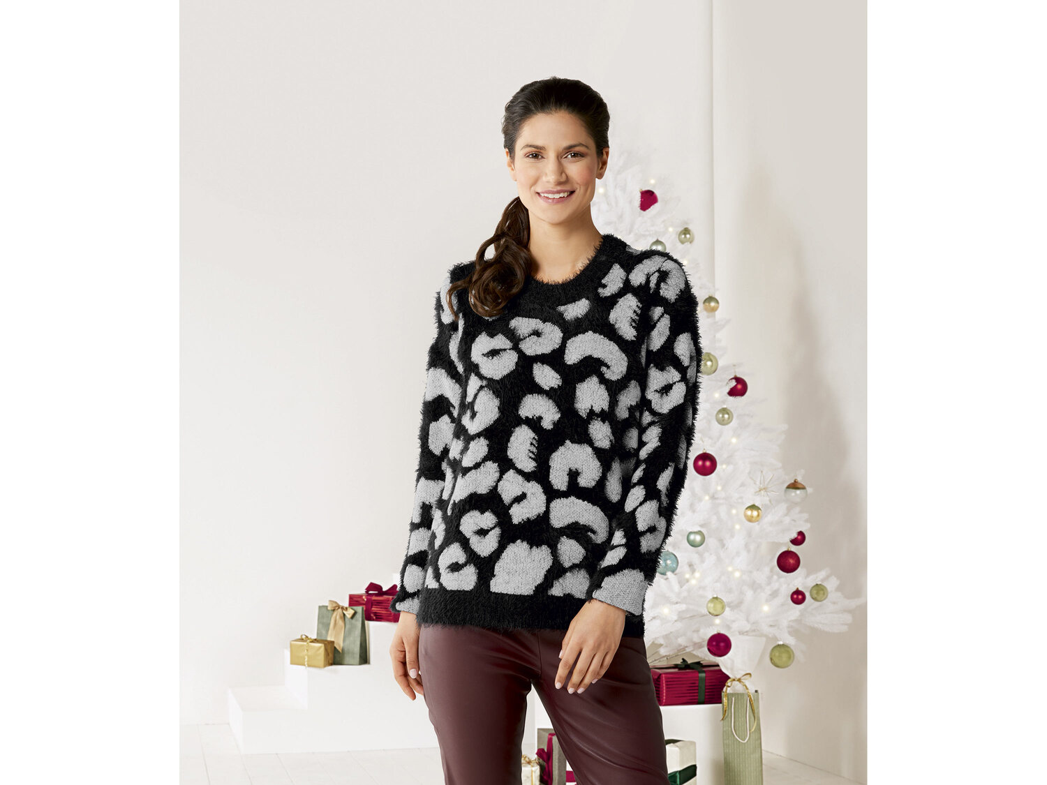 Sweter , cena 39,99 PLN 
- z miękkiej, włochatej wł&oacute;czki
- rozmiary: ...