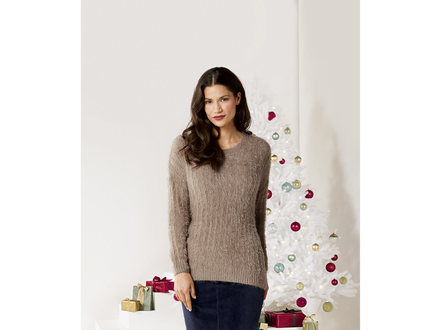 Sweter , cena 39,99 PLN 
- z miękkiej, włochatej wł&oacute;czki
- rozmiary: ...