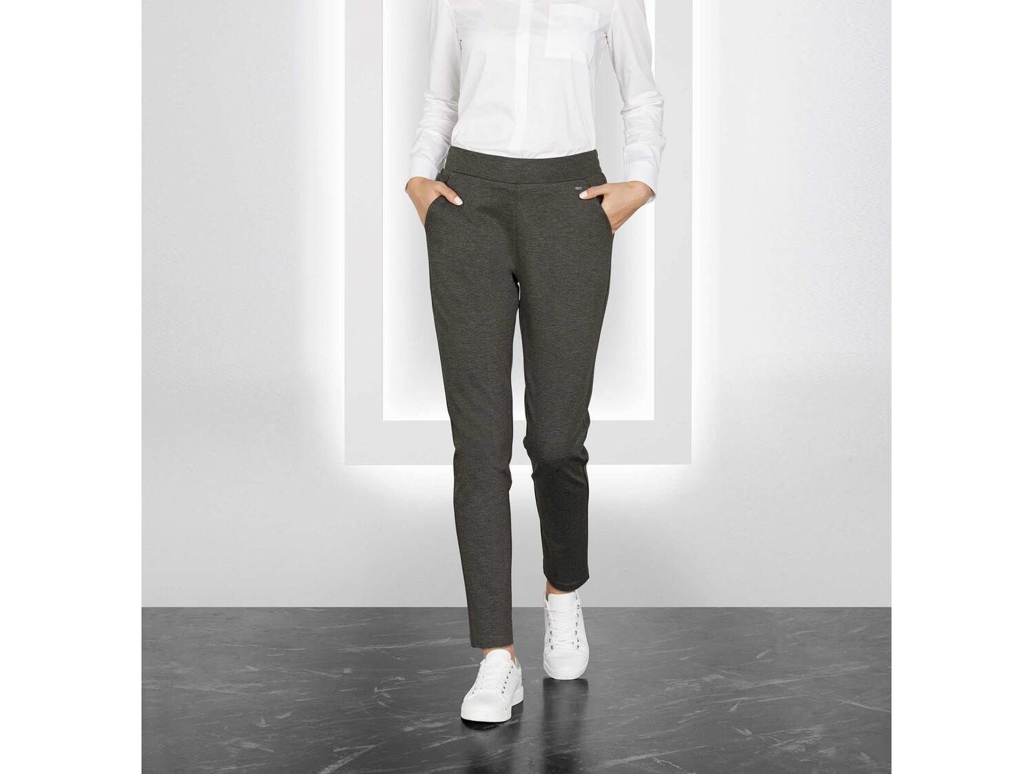 Spodnie z wiskozą Esmara, cena 35,00 PLN 
- optymalne dopasowanie dzięki zawartości ...