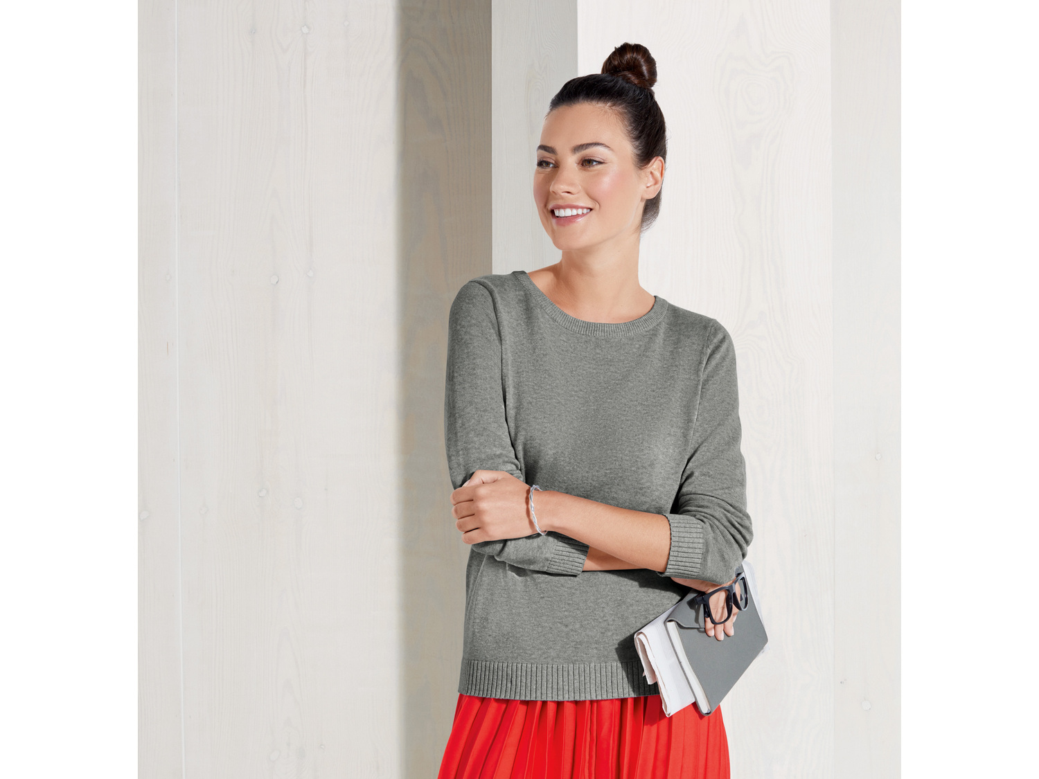 Sweter damski z bawełny Esmara, cena 34,99 PLN 
- 100% bawełny
- rozmiary: XS-L
- ...