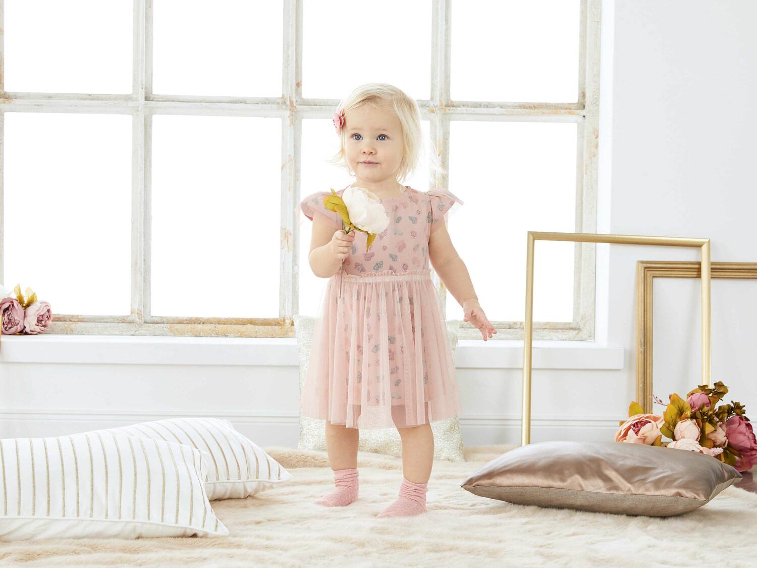 Sukienka niemowlęca z tiulu Lupilu, cena 29,99 PLN 
- podszewka: 100% bawełny
- ...