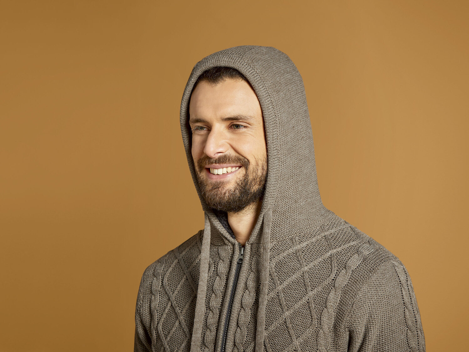 Ocieplany sweter męski z futerkiem Livergy, cena 74,90 PLN 
- rozmiary: M-XL
&nbsp;
Dostępne ...